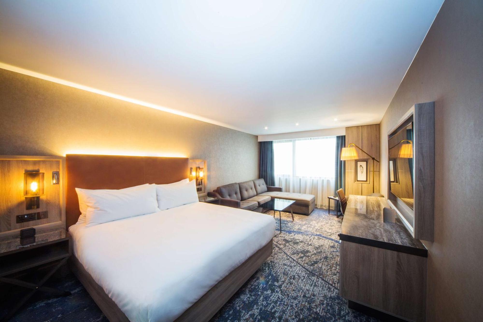 Doubletree By Hilton London Kingston Upon Thames Hotel Kingston upon Thames  Ngoại thất bức ảnh