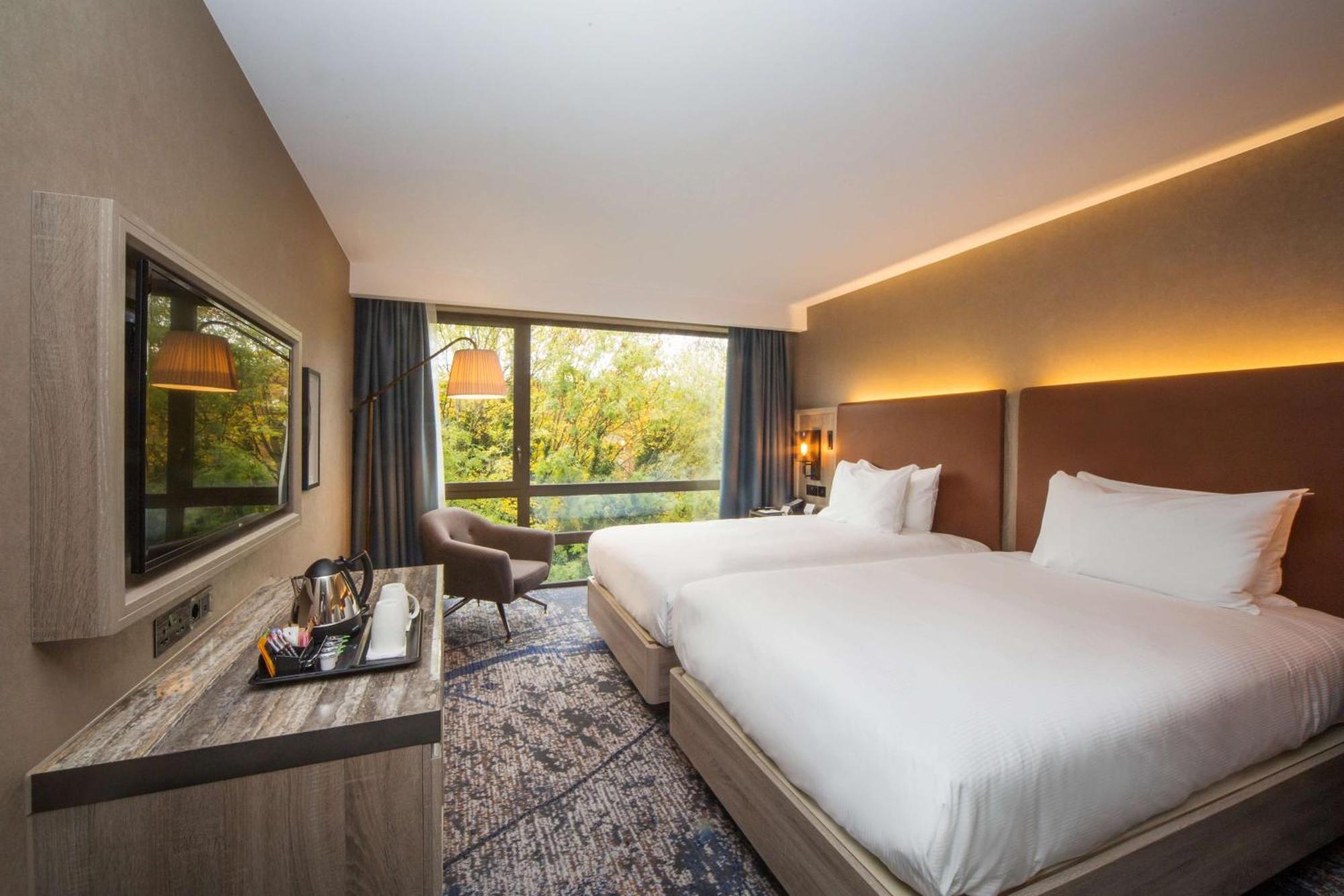 Doubletree By Hilton London Kingston Upon Thames Hotel Kingston upon Thames  Ngoại thất bức ảnh