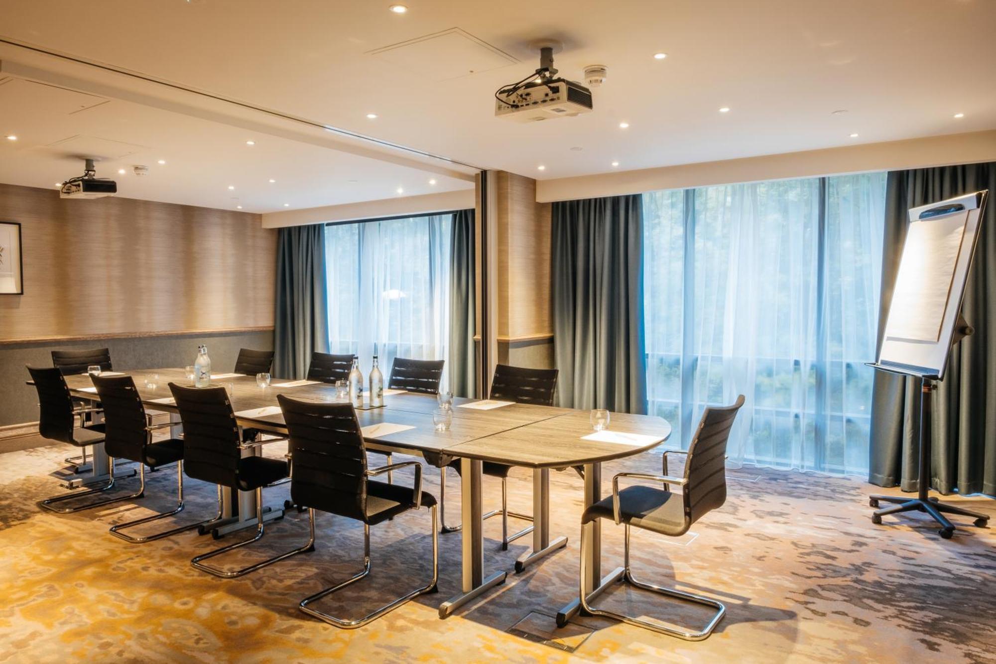 Doubletree By Hilton London Kingston Upon Thames Hotel Kingston upon Thames  Ngoại thất bức ảnh
